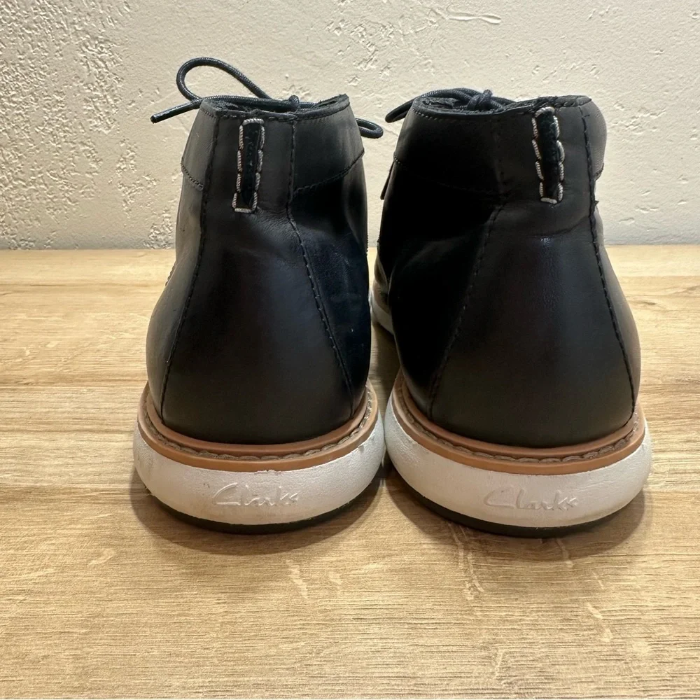 Clarks Men's Chukka Lace Up Boot Hommes Black Comfort